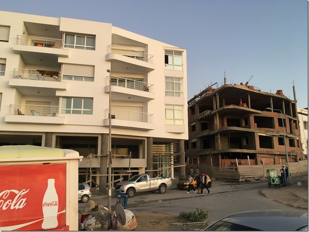 L'architecture, aujourd'hui en Tunisie : des immeubles à la façade très conventionnelle