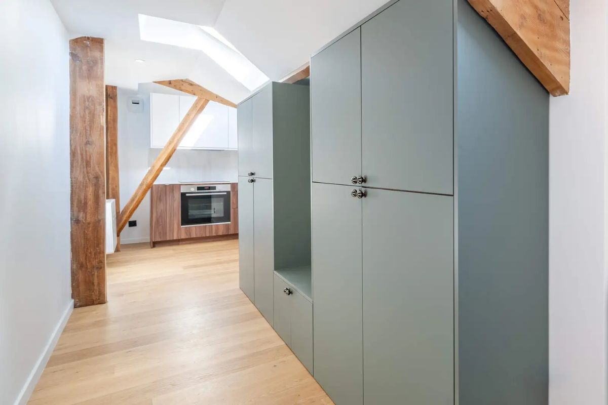 Studio Comble - Elodie Charasse studio sous les combles rangements sur mesure