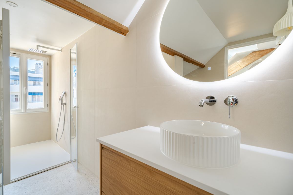 agencement-studio-combles-salledebain-2 salle de bain rénovation studio sous les combles