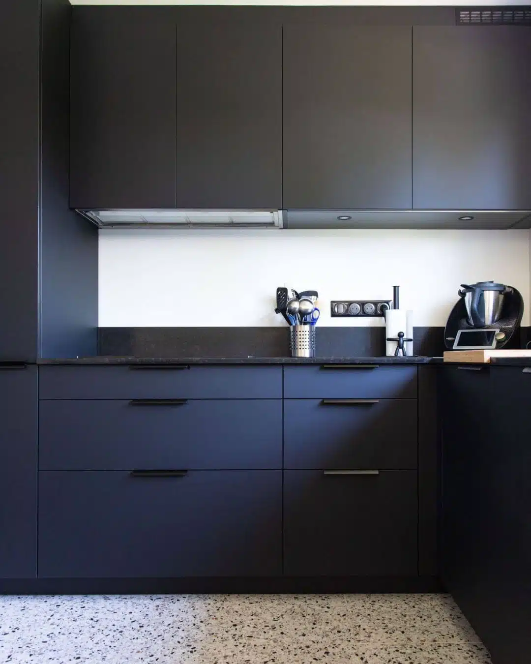 cuisine noire moderne détails déco cuisine moderne