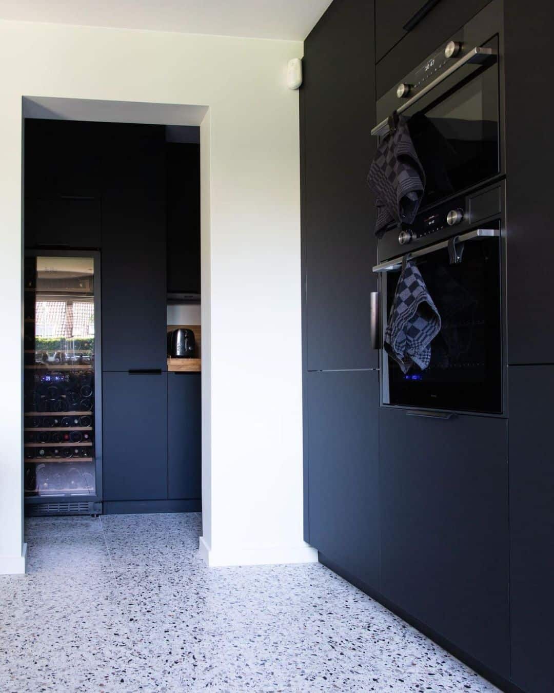 cuisine après travaux avec accès cellier