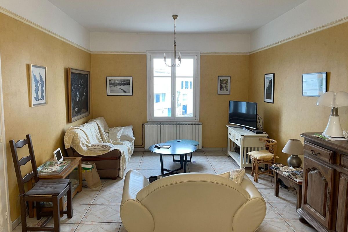 moderniser-maison-ancienne-salon-avant T2 après travaux